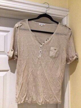 Women's Linen Short Sleeve Tee with silver buttons